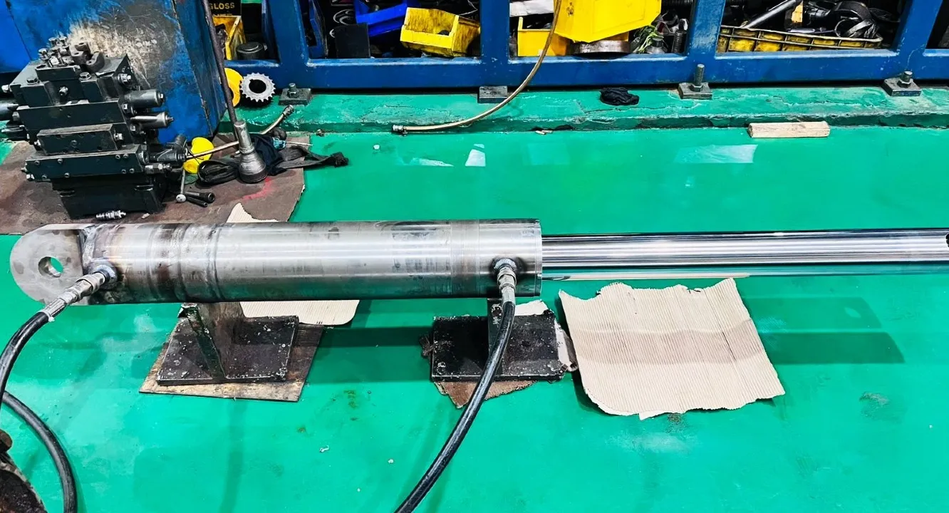 CYL FRONT LEVELLING JACK