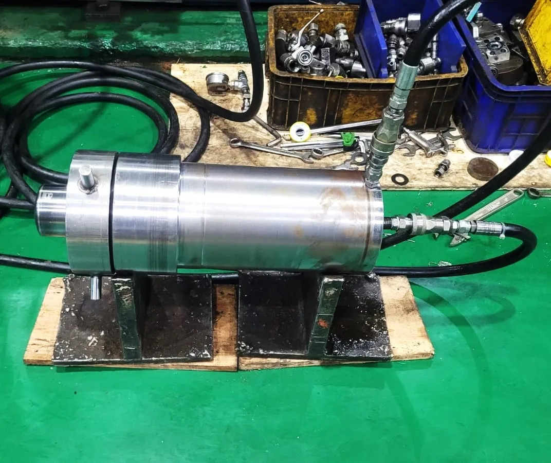 CYL REAR LEVELLING JACK